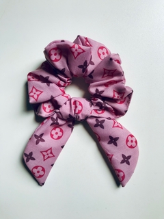 SCRUNCHIE LOUIS VUITTON ROSA