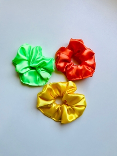 SCRUNCHIE DE CETIM SEM LAÇO - bazikasp