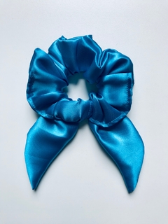 SCRUNCHIE DE CETIM COM LAÇO - loja online