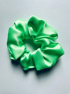 SCRUNCHIE DE CETIM SEM LAÇO - bazikasp