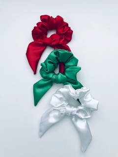 SCRUNCHIE DE CETIM COM LAÇO - comprar online