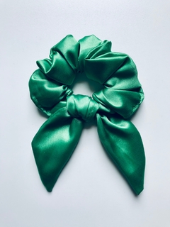 SCRUNCHIE DE CETIM COM LAÇO - bazikasp