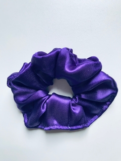 SCRUNCHIE DE CETIM SEM LAÇO