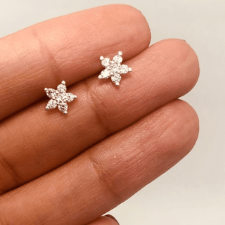 Brinco pequeno de estrelinha de zirconias em prata 925 - comprar online
