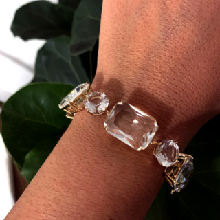 Pulseira luxuosa com cristais translucidos folheada em ouro branco - comprar online