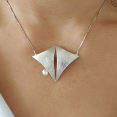 Colar Triangular Pérola - comprar online