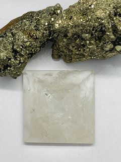 Pirâmide Quartzo Cristal - comprar online