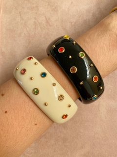 bracelete grosso em resina com aplicação - comprar online