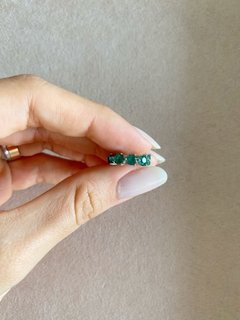 Piercing redondo verde esmeralda