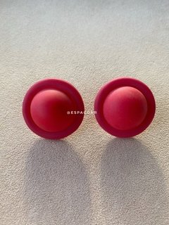 Brinco bolão vermelho