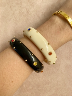 bracelete fino em resina com aplicação - comprar online