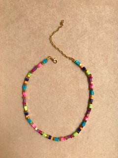 Colar beads quadrados coloridos e dourados - comprar online