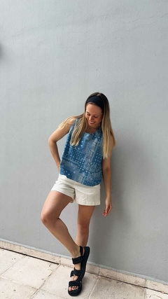 Musculosa semi jean estampada