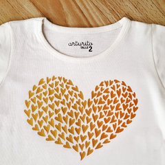 remera niña manga corta algodón diseño corazón dorado