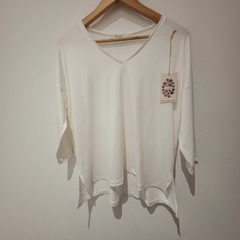 Remera Tesla escote en V - tienda online