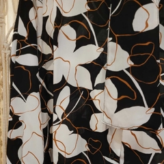 CAMISA CON LAZO NEGRA CON FLORES BLANCAS - comprar online