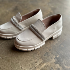 Loafer off white na internet