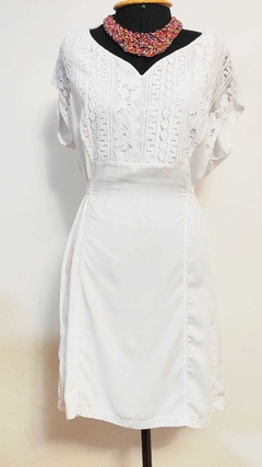 Vestido indiano curto branco com renda na internet