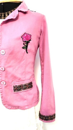 jAQUETA BOHO ROSA COM APLIQUES