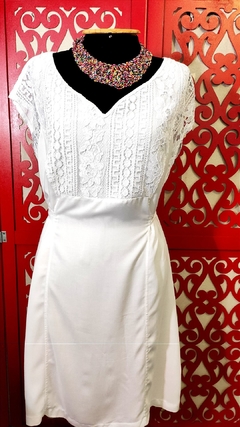 Vestido indiano curto branco com renda