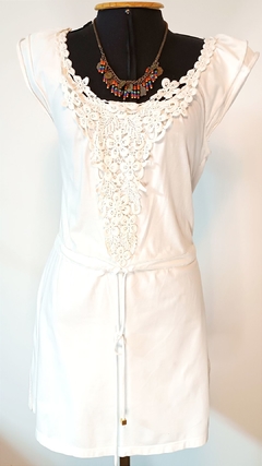 vestido curto branco indiano