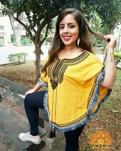 Bata Indiana poncho com franjas amarelo