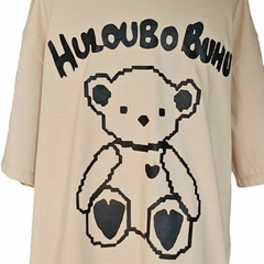 Camiseta Oversized Urso Bege Malha na internet