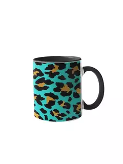 Caneca de porcelana com estampa animal print em fundo azul e detalhes em dourado.