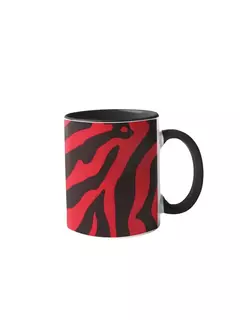 Caneca de porcelana com estampa animal print em vermelho e preto.