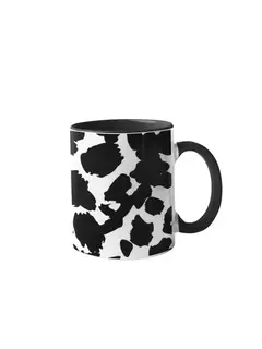 Caneca de porcelana com estampa animal print em preto e branco.