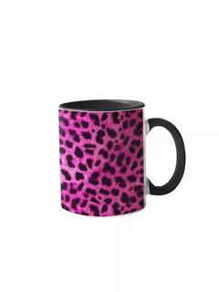 Caneca de porcelana com estampa animal print em tons de rosa e preto.