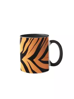 Caneca de porcelana com estampa de animal print nas cores laranja e preto, modelo moderno.