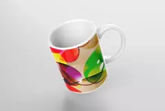 Caneca com design moderno em cores vibrantes e formas abstratas, ideal para decoração e uso diário.