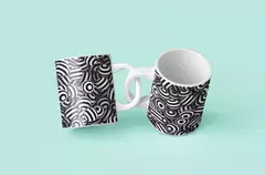 Caneca com design de bolas abstratas em preto e branco, com detalhes modernos.