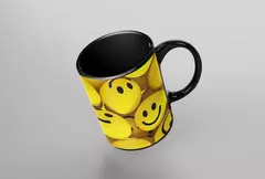 Caneca preta com estampas de bolinhas amarelas sorridentes, ideal para bebidas quentes.