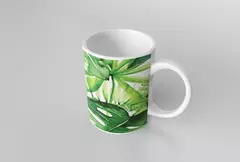 Caneca branca com estampa de folhagens verdes, ideal para decoração moderna.