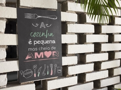 Placa MDF 3mm A4 Mensagem Motivacional A Cozinha é pequena mais cheio de amor mod01 - comprar online