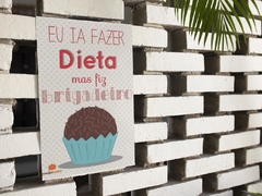 Placa MDF 3mm A4 Mensagem Motivacional Eu ia fazer dieta mas fiz brigadeiro mod18 - comprar online