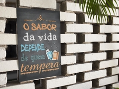 Placa MDF 3mm A4 Mensagem O sabor da vida depende de quem tempera mod32 - comprar online