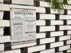 Placa MDF 3mm A4 Mensagem Nesta casa somos verdadeiros dividimos sonhos batalhamos juntos mod36 - comprar online