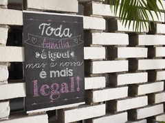 Placa MDF 3mm A4 Mensagem Toda família é igual mas a nossa é mais legal mod37 - comprar online