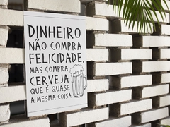 Placa MDF 3mm A4 Mensagem Dinheiro não compra Felicidade mas compra Cerveja que é quase a mesma coisa mod64 - comprar online