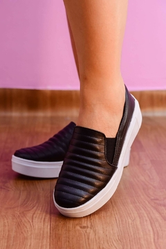 Slip On Clássico Sola Alta Preto Ondinhas - comprar online