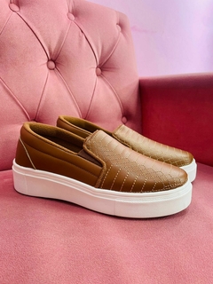 Slip On Clenir Solado Alto Caramelo - Doce Sapato