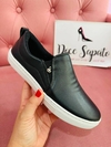 Slip On Couro Floater Pingente Coroa Preto