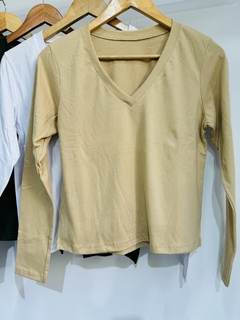 Remera algodón basica cuello V (Talle Aprox. S/M/L)