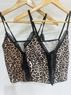 Top animal print puntilla abertura