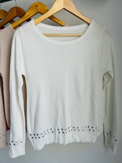 Sweater de hilo con tachas (Talle Aprox. S/M)