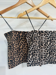 Top escote recto animal print