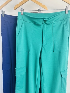 Pantalón cargo con bolsillos (T. Aprox M/L) - comprar online